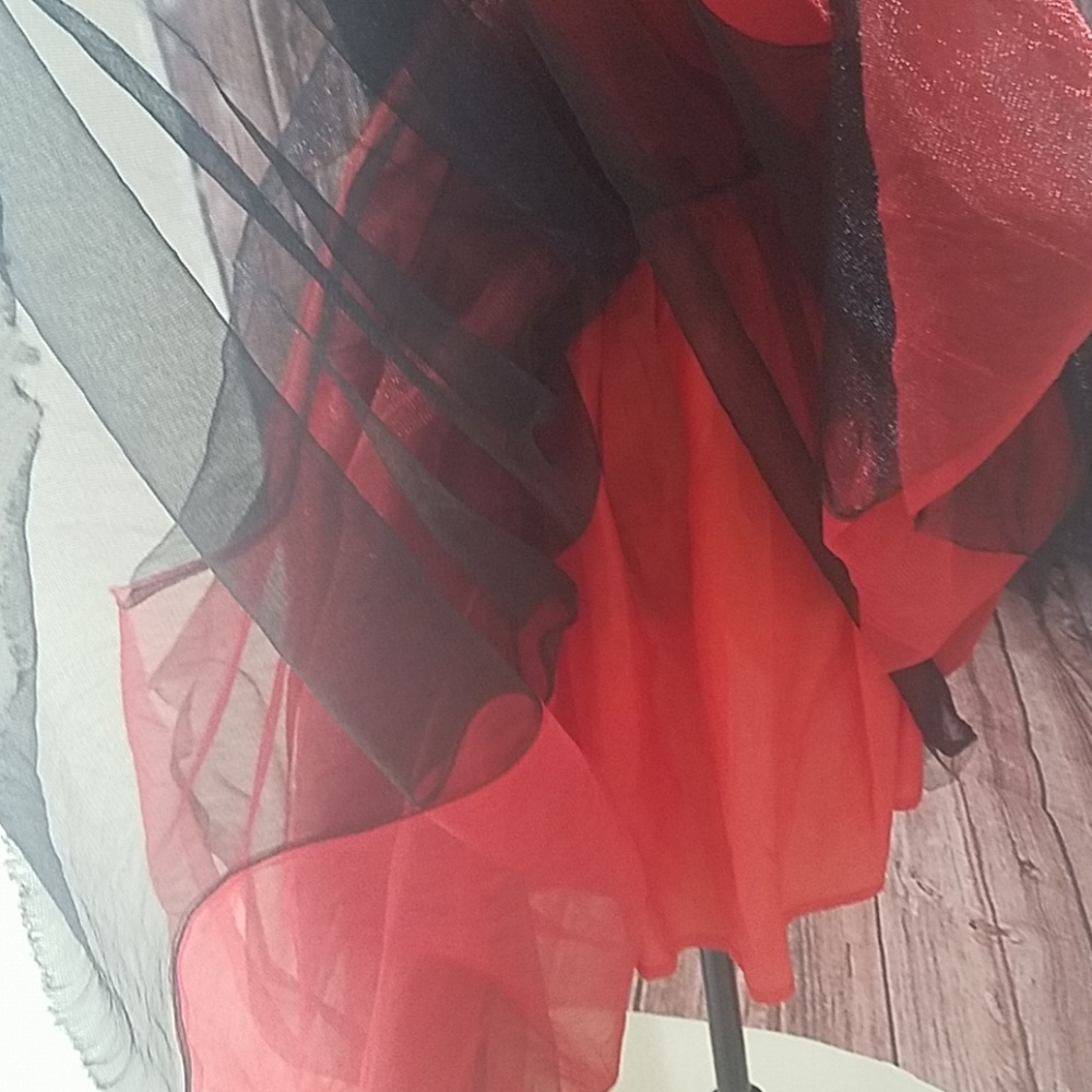 Fun high-low  skirt - Picture 3 of 6
